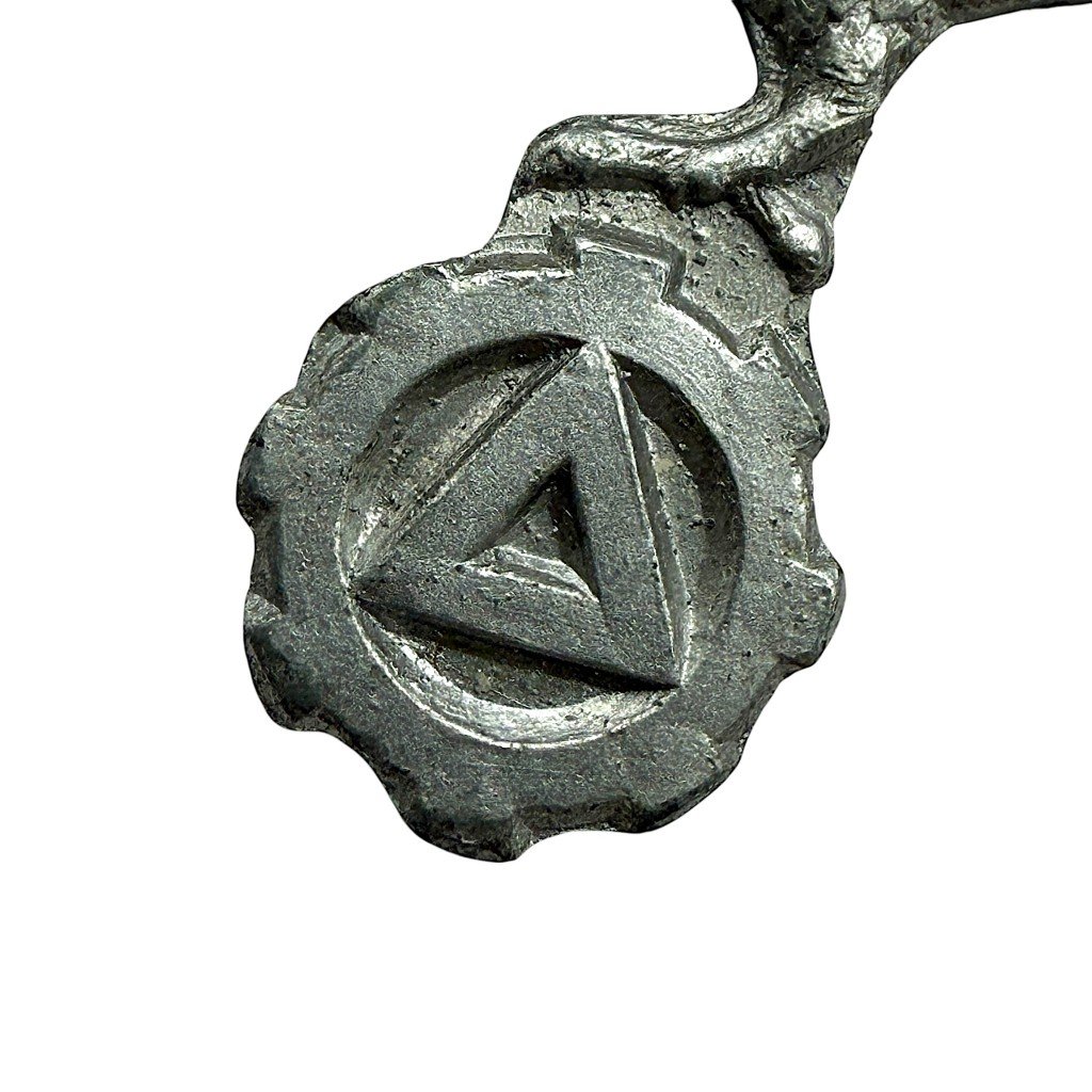 Original WWII Flemish VNV metal visor cap eagle insignia — image 3