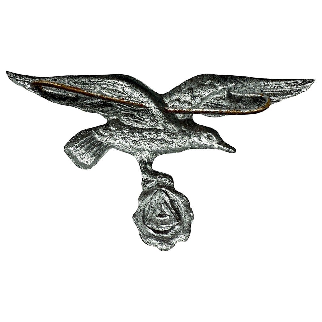 Original WWII Flemish VNV metal visor cap eagle insignia — image 4