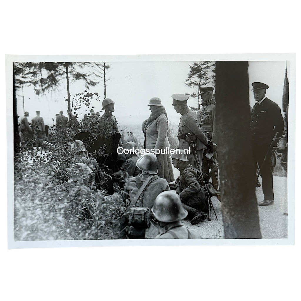 Original Pre 1940 Dutch army photo Queen Wilhelmina inspecting the Dutch troops — image 2