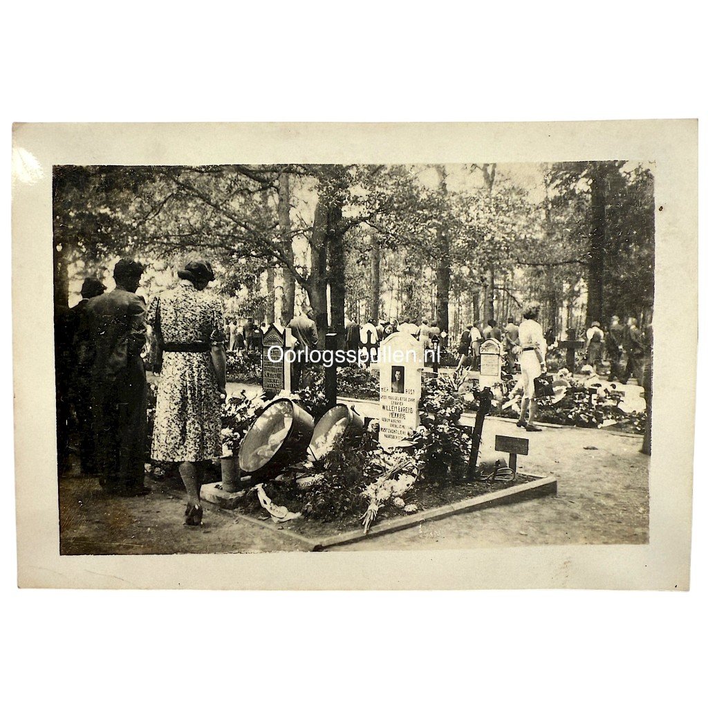 Original WWII Dutch photo cemetery Grebbeberg — image 2
