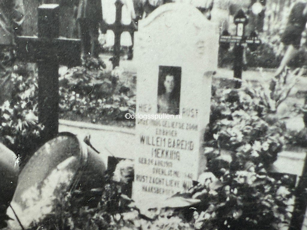 Original WWII Dutch photo cemetery Grebbeberg — image 3