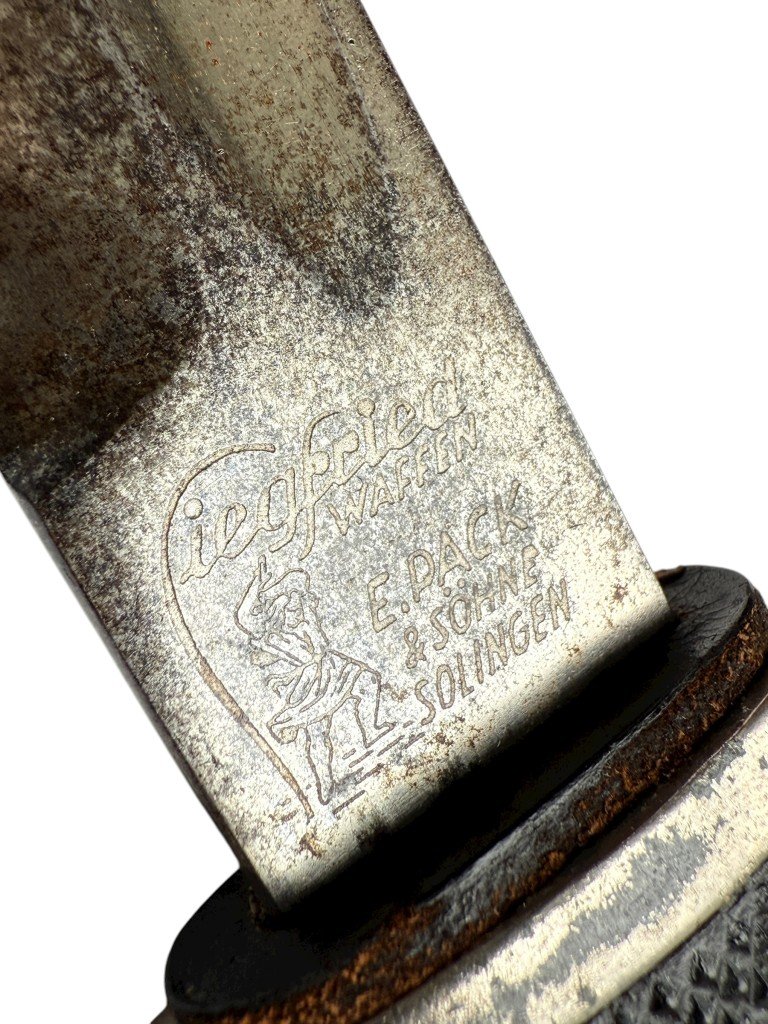 Original WWII German K98 dress or parade etched bayonet – Ernst Pack & Söhne, Solingen — image 9