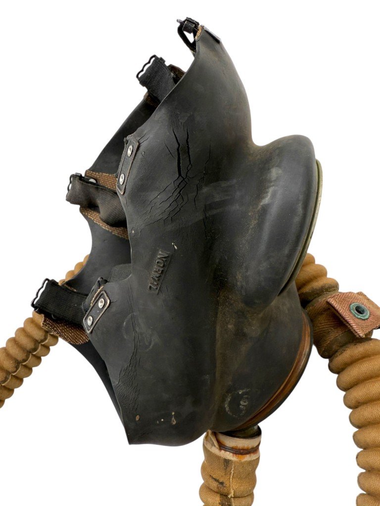 Original WWII British No 4. MK III Gas mask — image 10