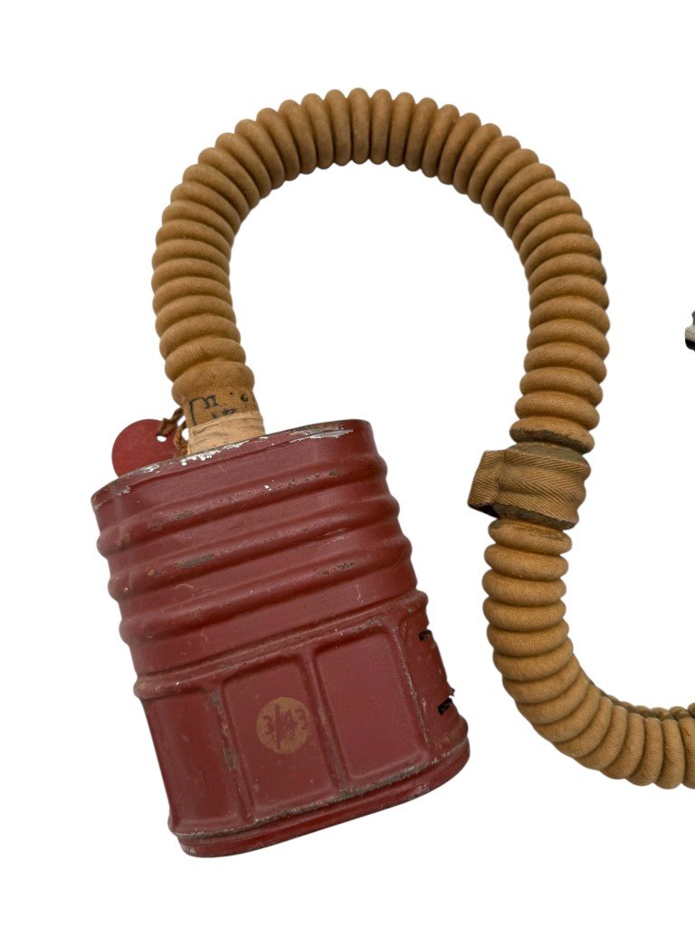 Original WWII British No 4. MK III Gas mask — image 4