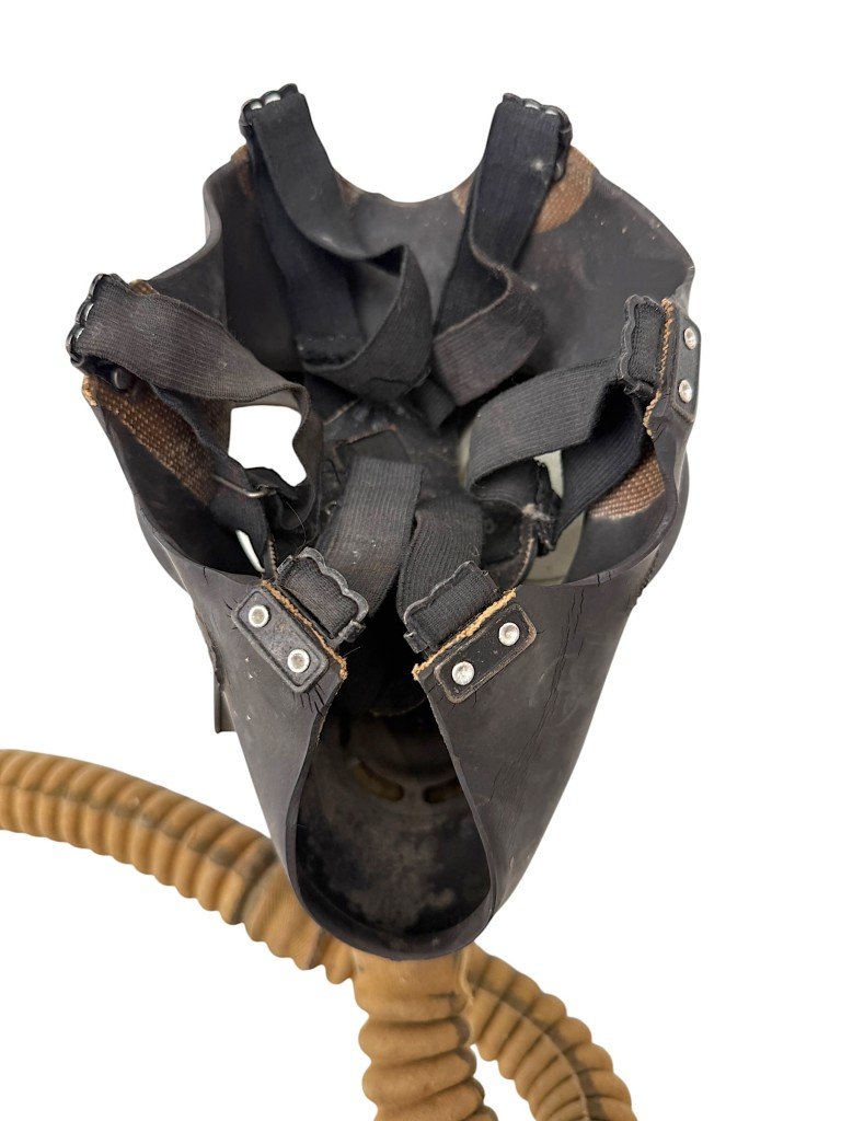 Original WWII British No 4. MK III Gas mask — image 7