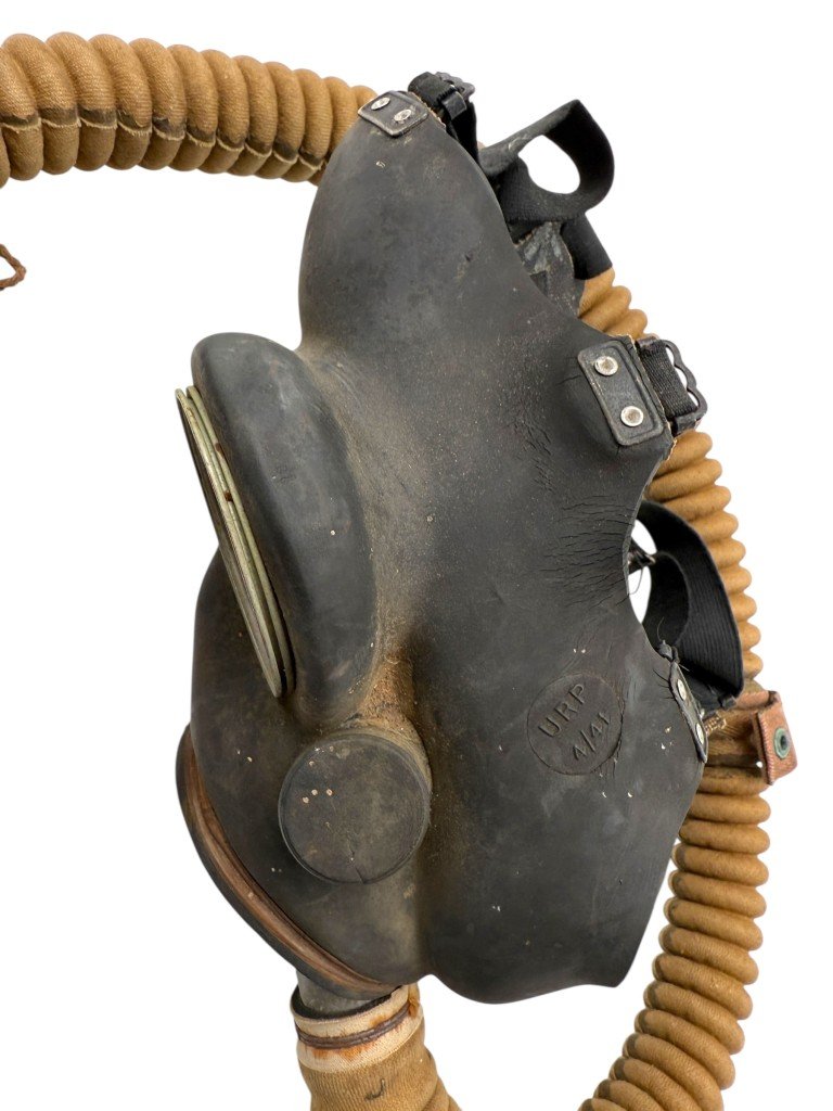 Original WWII British No 4. MK III Gas mask — image 9