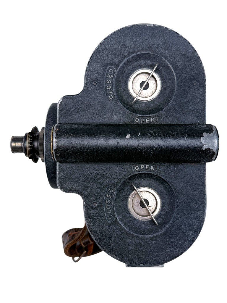 Original WWII US Bell & Howell Filmo 70-A film war correspondents camera — image 6