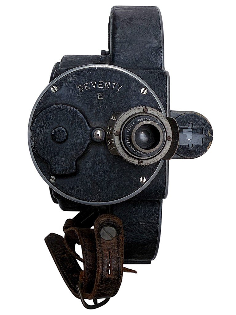 Original WWII US Bell & Howell Filmo 70-A film war correspondents camera — image 8