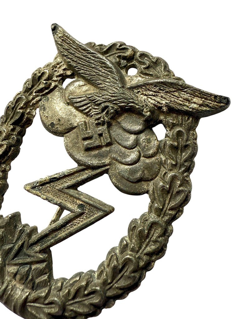 Original WWII German Luftwaffe Erdkampfabzeichen — image 3
