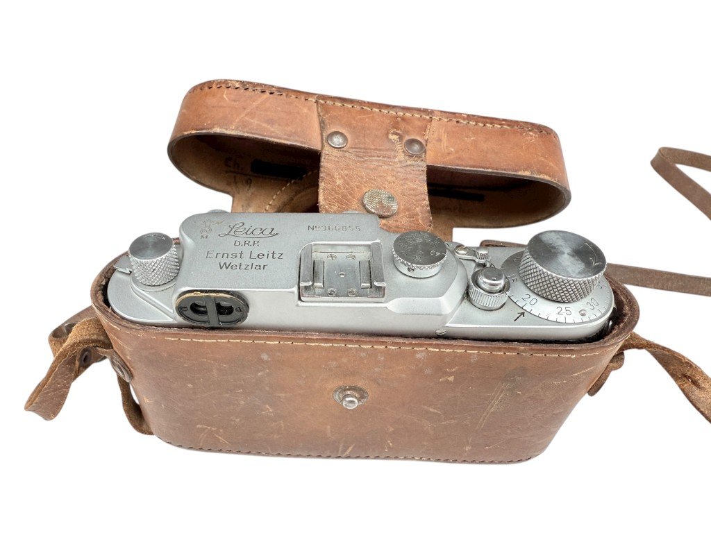 Original WWII German Kriegsmarine Leica camera by Ernst Leitz Wetzlar — image 17