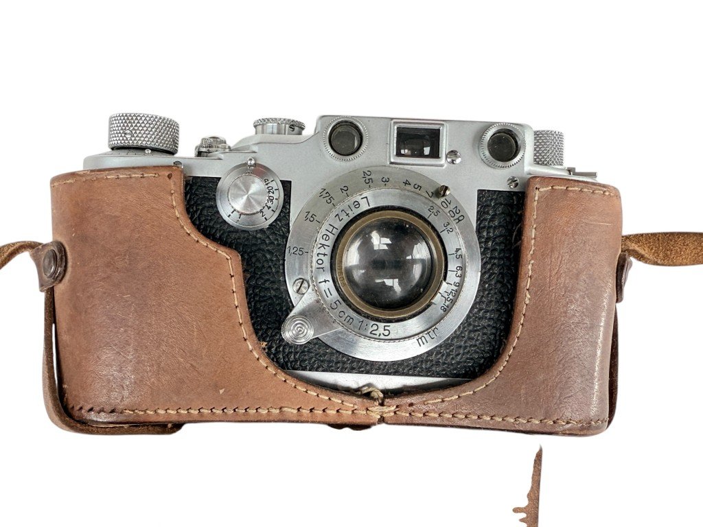 Original WWII German Kriegsmarine Leica camera by Ernst Leitz Wetzlar — image 9