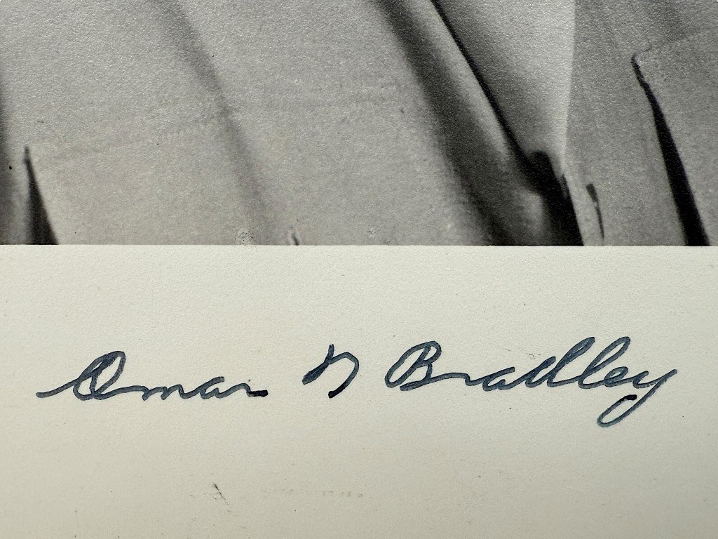 Original WWII US photo of Omar Bradley with autograph — image 2