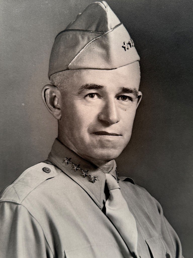 Original WWII US photo of Omar Bradley with autograph — image 3