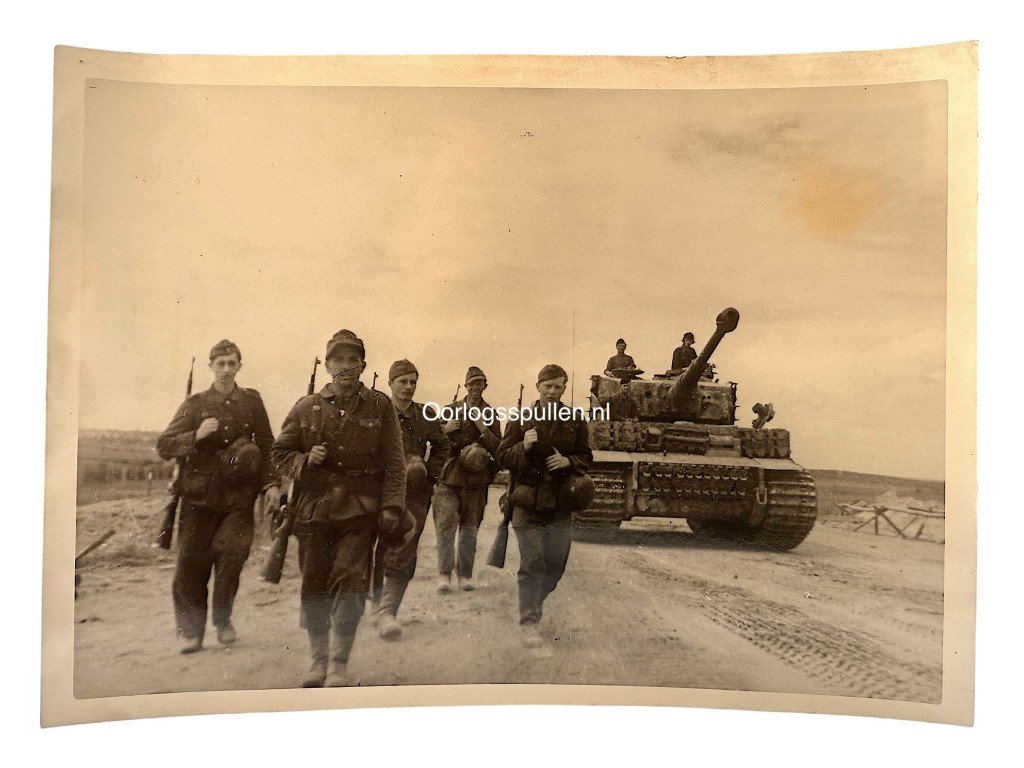 Original WWII German Tiger tank photo — image 2