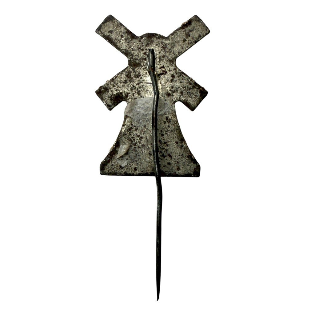 Original WWII Dutch WHN 'Winterhulp Nederland' pin — image 2