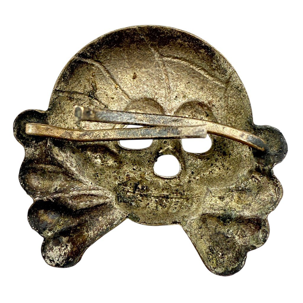 Original WWII German WH metal Panzer skull for collar tab — image 2