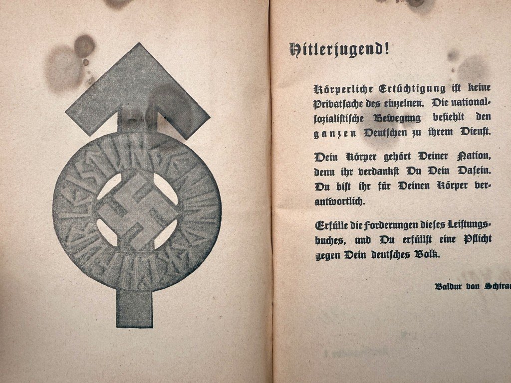Original WWII German Hitlerjugend Leistungsbuch — image 3