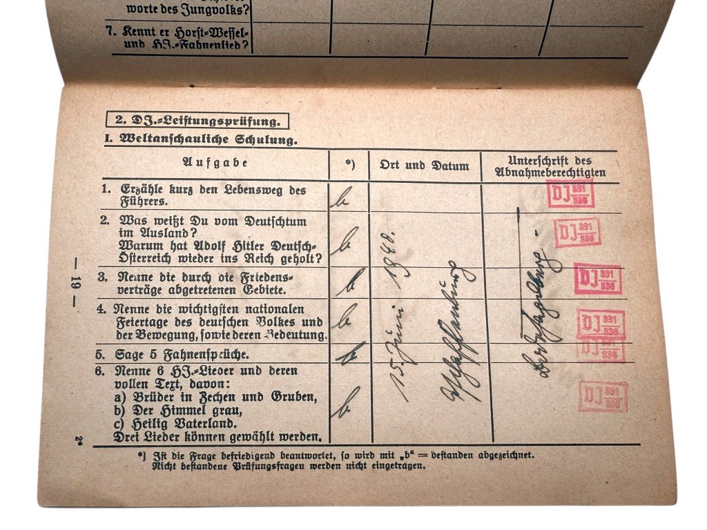 Original WWII German Hitlerjugend Leistungsbuch — image 4