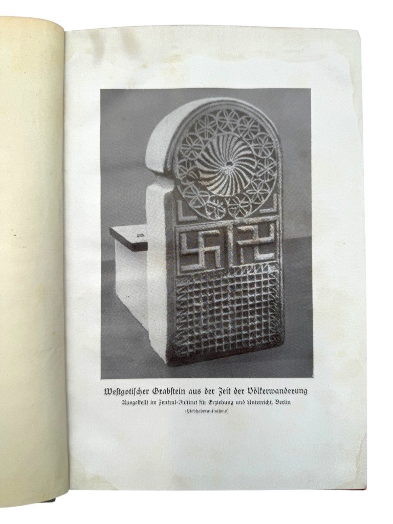 Original WWII German propaganda book 'Deutschland muß leben!' Hitlerjugend Bann 935 in Den Haag — image 3