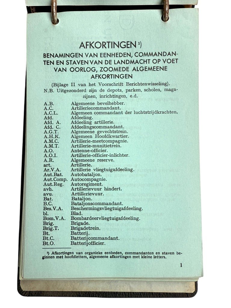 Original 1935 Dutch army 'Bevelenboek van De Militaire Spectator' — image 3