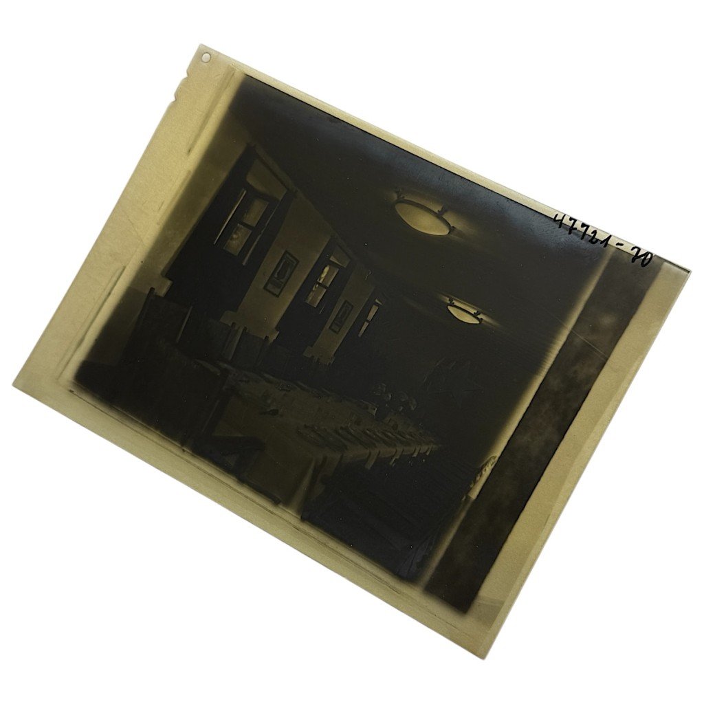 Original WWII German unpublished photographic positive 'Diner room in the Wolfsschanze' — image 2