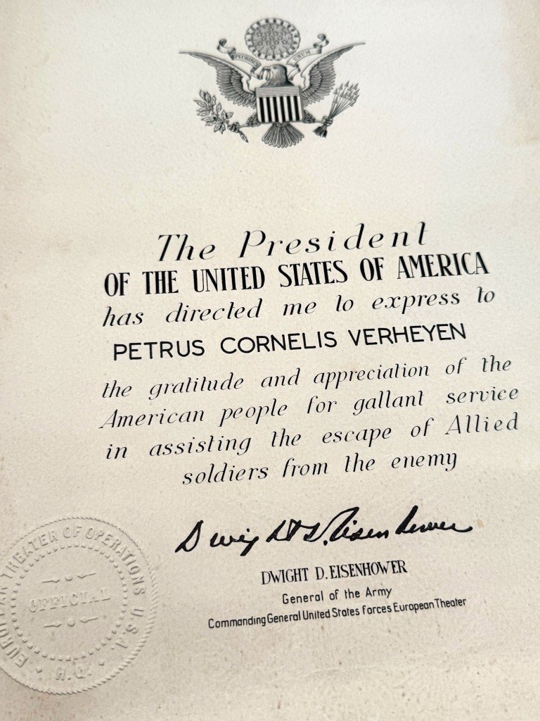 Original WWII Dutch resistance fighter set from Amsterdam with citation hand-signed by Eisenhower — image 3