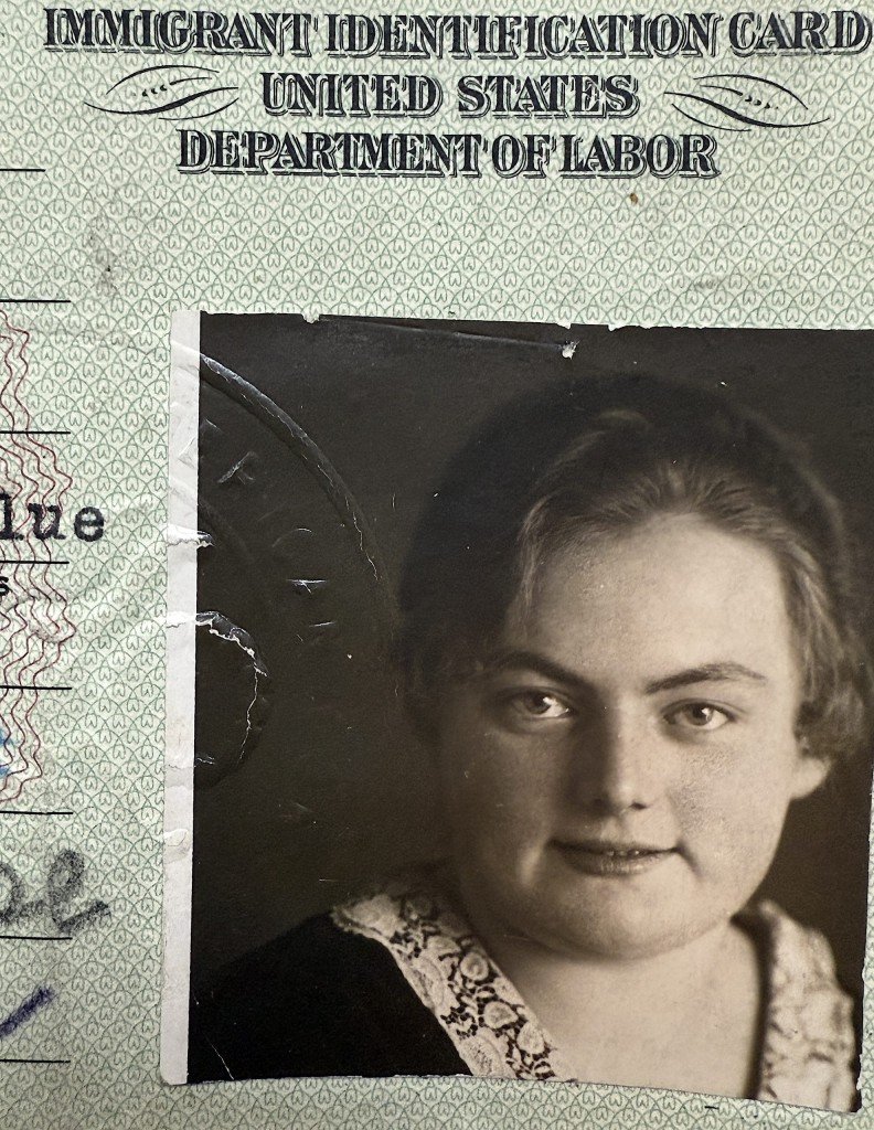 Original 1929-1936 US immigration cards from a German refuge — image 6