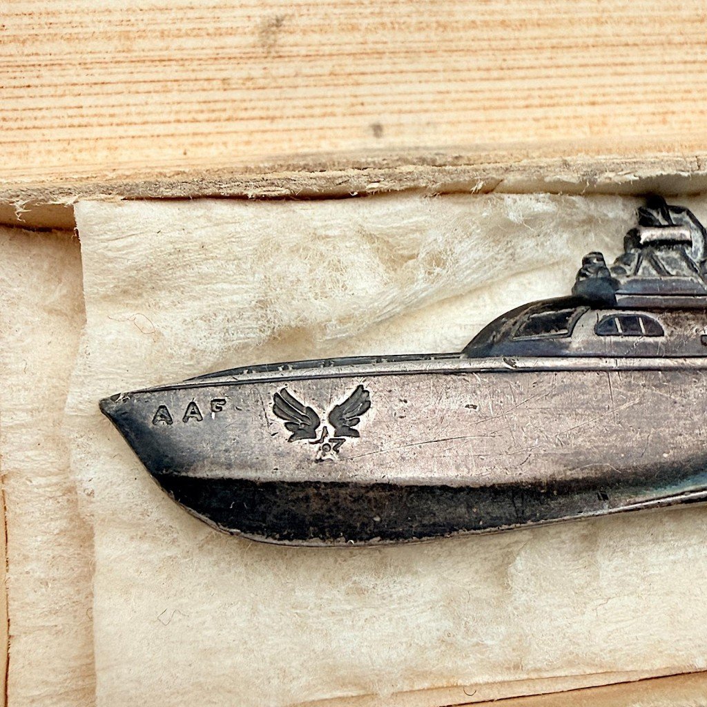 Original 1950-1953 Korean War USAF crash boat badge — image 2