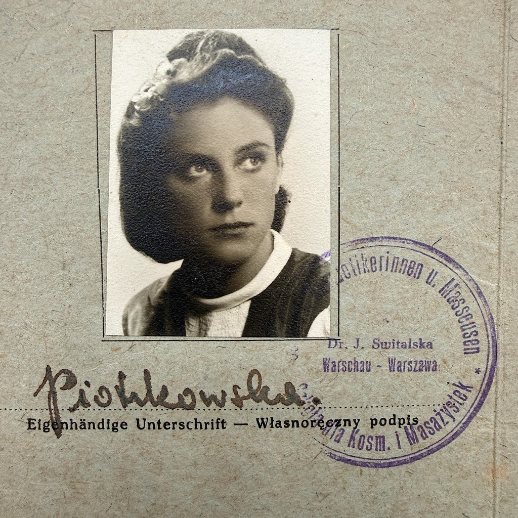 Original WWII German Schülerausweis (Legitymacja szkolna) Warschau in Poland — image 3