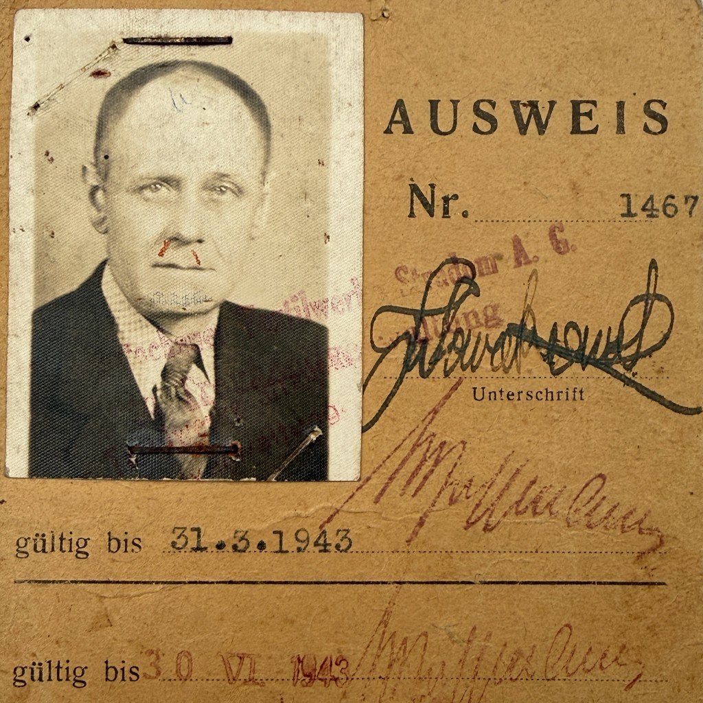 Original WWII German Ausweis Tschensstochauer Textilwerke 'STRADOM' A.G. in Poland — image 3
