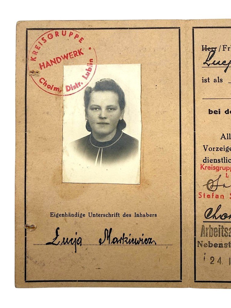 Original WWII German Dienstausweis Hauptgruppe Gewerbl. Wirtschaft u. Verkehr – Kreisgruppe Handwerk Cholm (District Lublin) in Poland — image 2