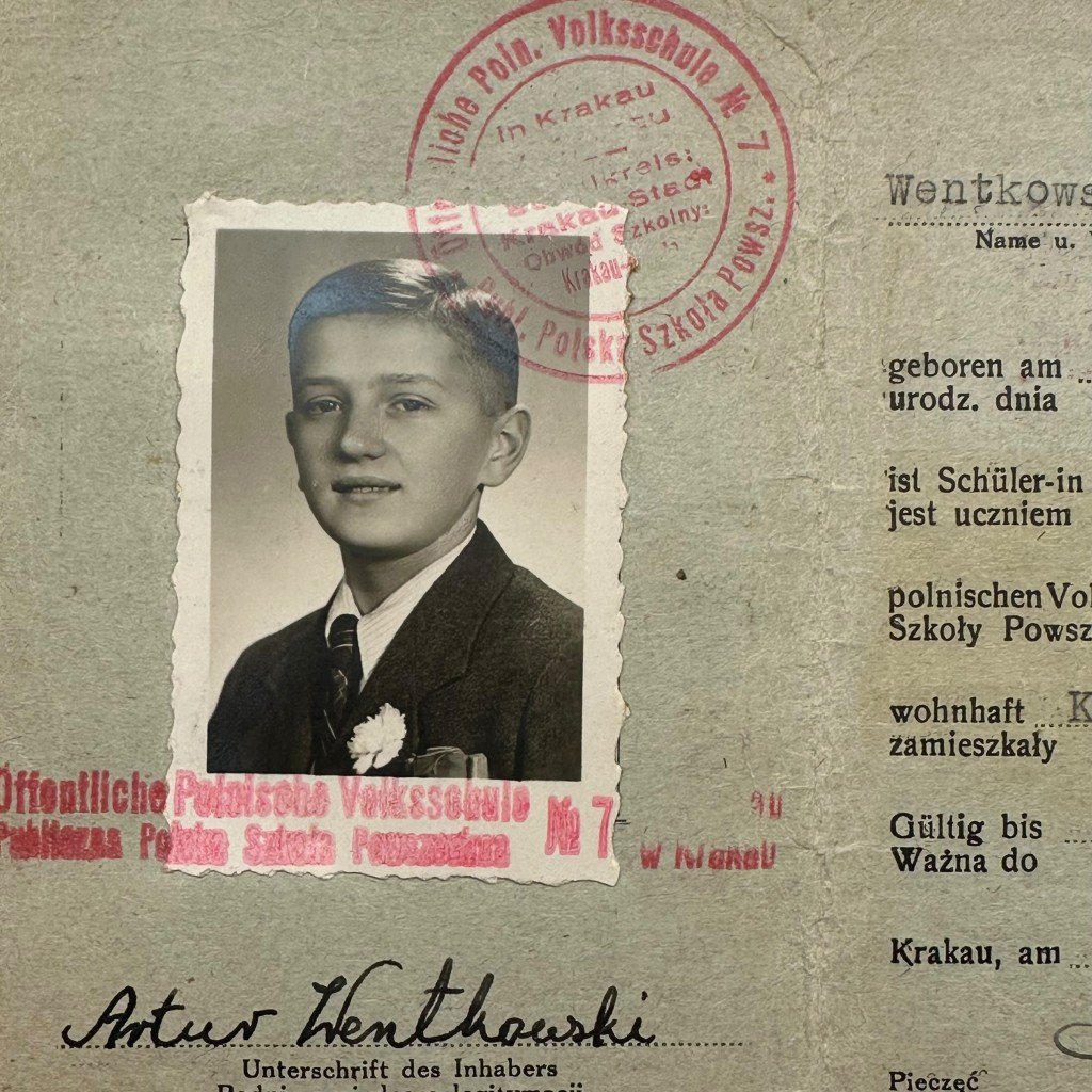 Original WWII German Ausweis / Legitymacja Öffentliche Polnische Volksschule Nr. 7 in Krakau in Poland — image 3