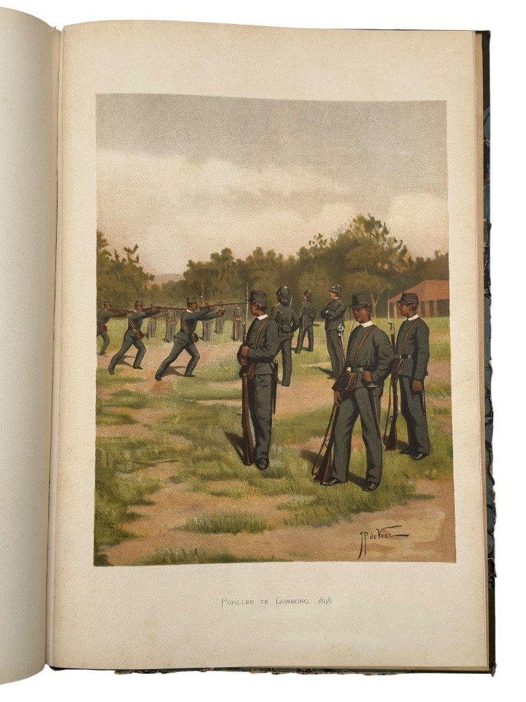 Original 1900 Dutch military books 'De Uniformen van de Nederlandsche Zee- en Landmacht hier te lande en in de koloniën' — image 9