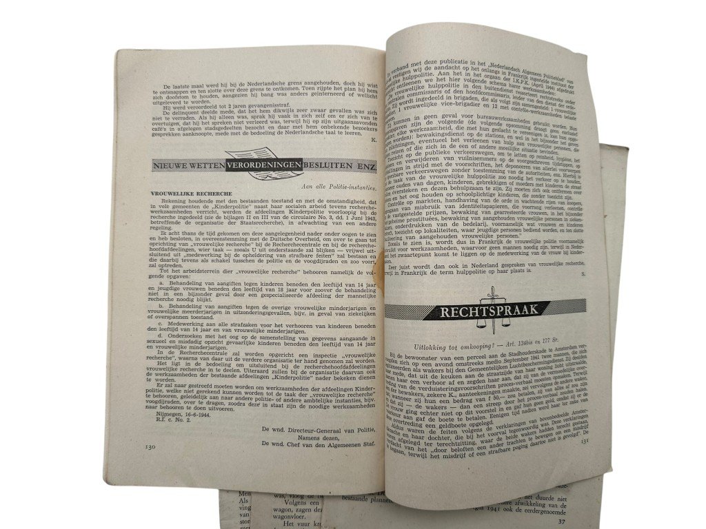 Original WWII Dutch Police set magazines 'Crimen – Tijdschrift voor Criminologie en Criminalistiek' — image 5