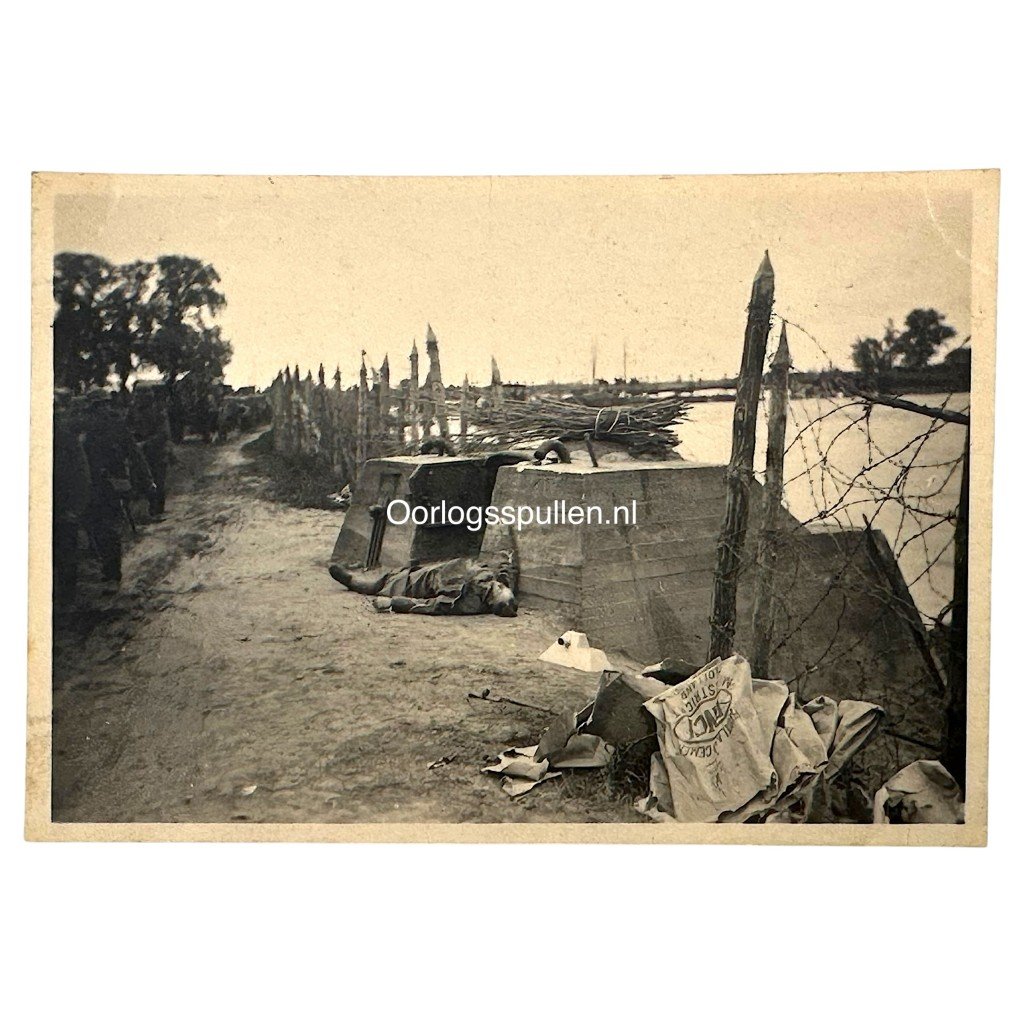 Original May 1940 photo KIA Dutch soldier near bunker — image 2