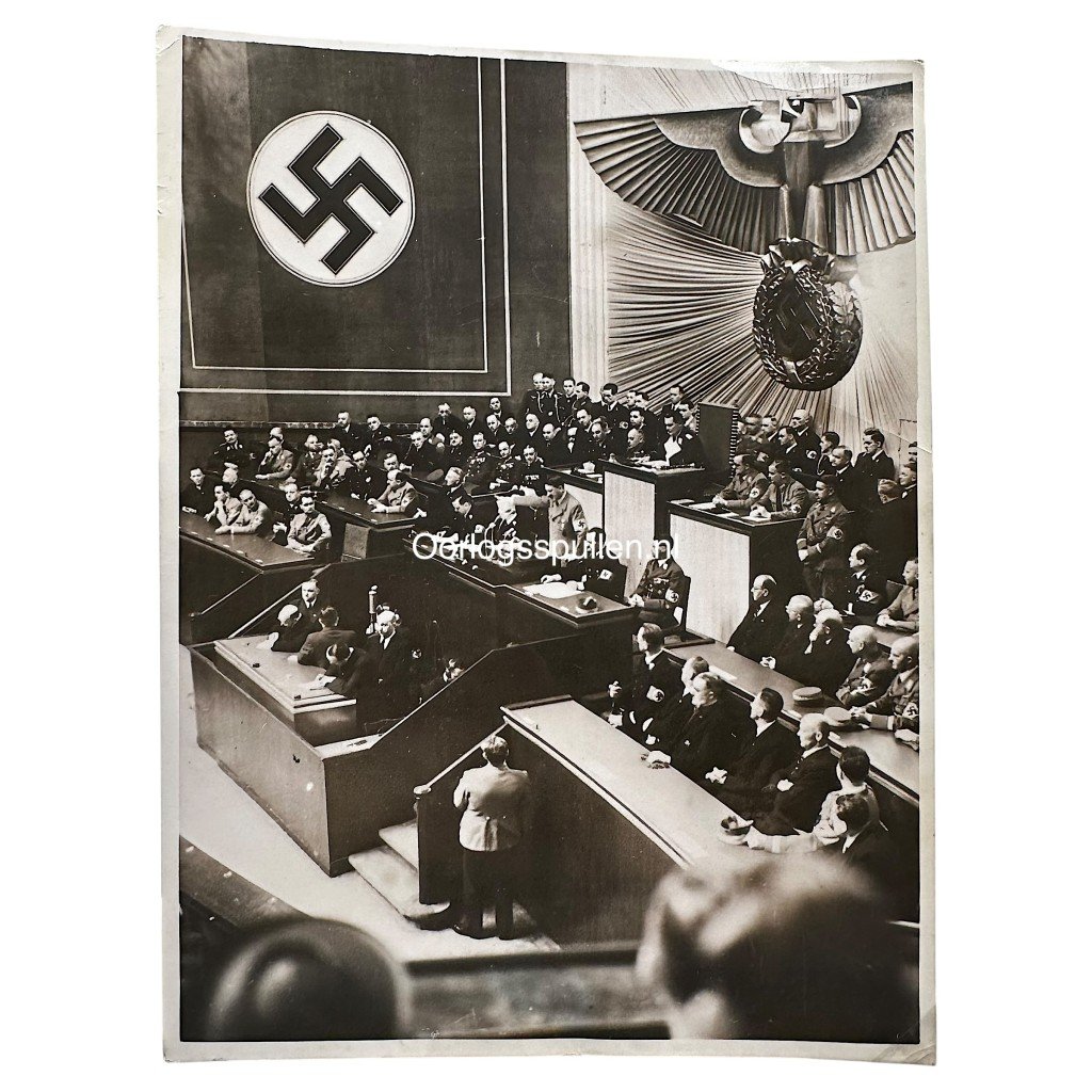 Original 1938 German photo Adolf Hitler in the Reichstag — image 2