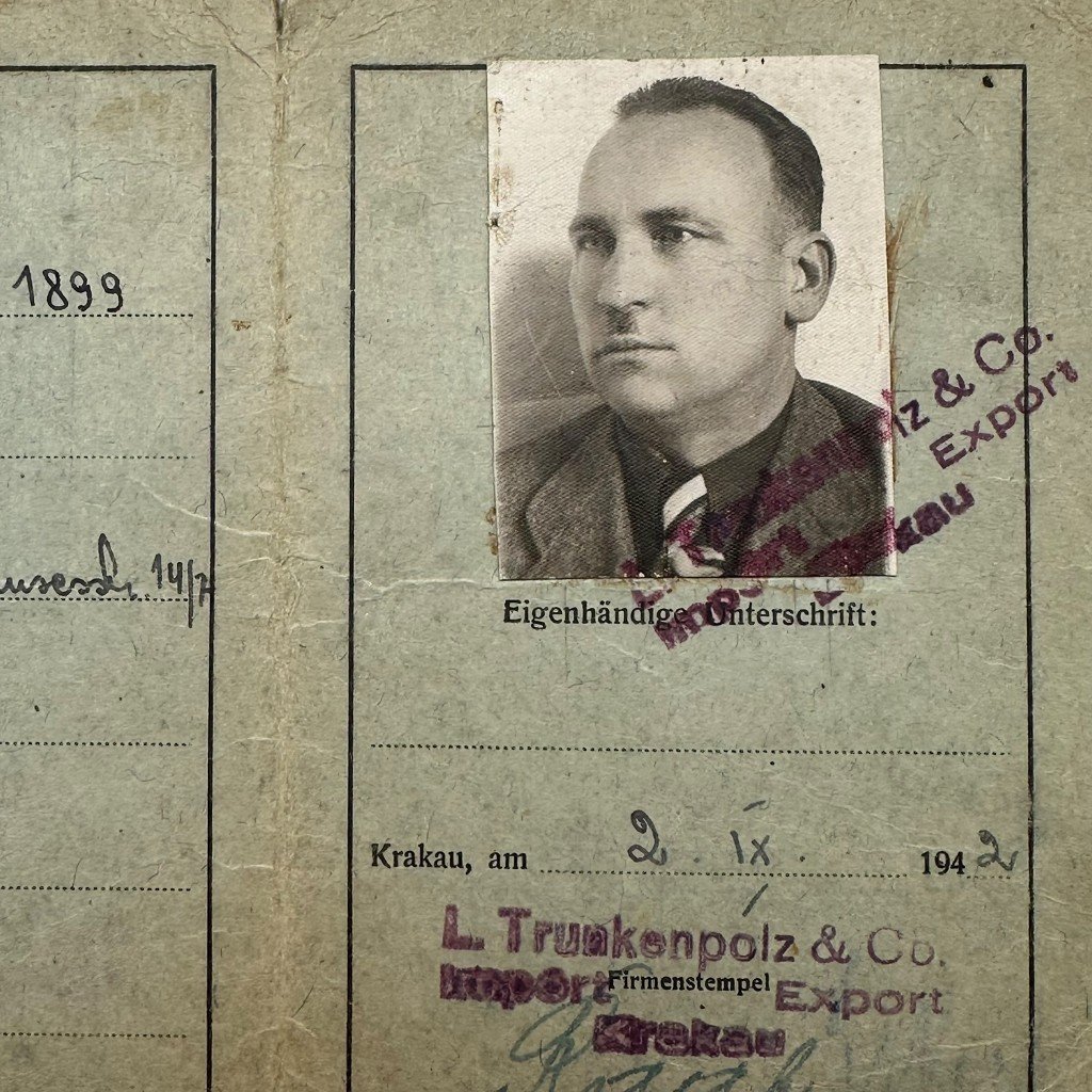 Original WWII German Personal-Ausweis Krakow in Poland 1942 — image 4