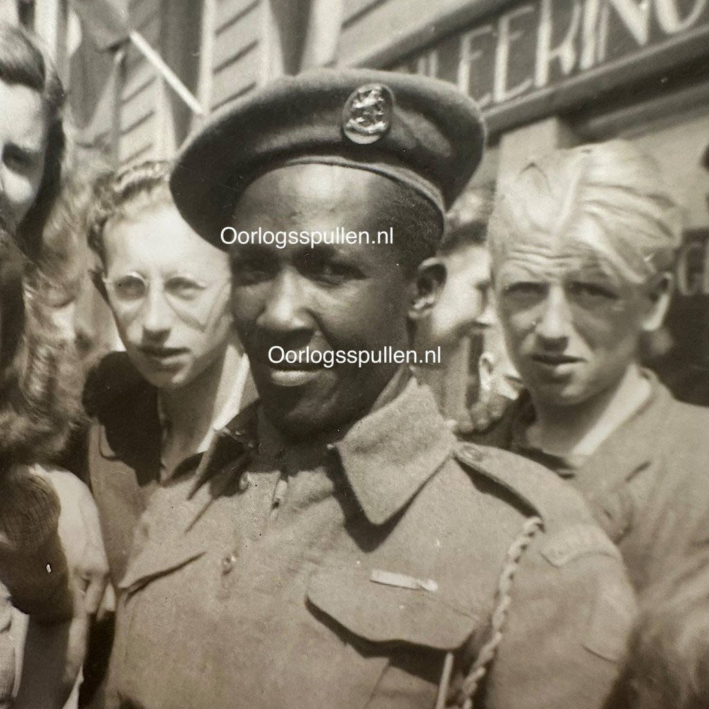 Original WWII Dutch 'Prinses Irene Brigade' liberation photo set — image 3