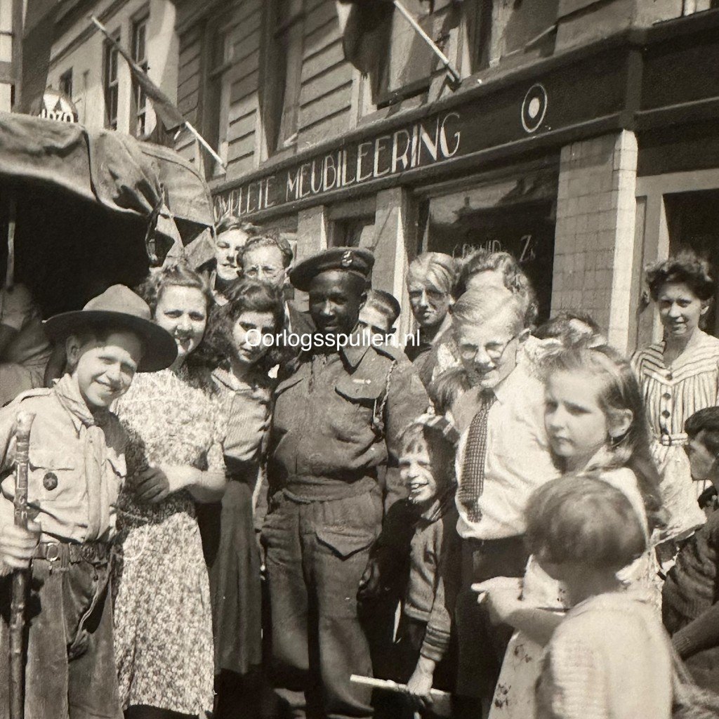 Original WWII Dutch 'Prinses Irene Brigade' liberation photo set — image 4