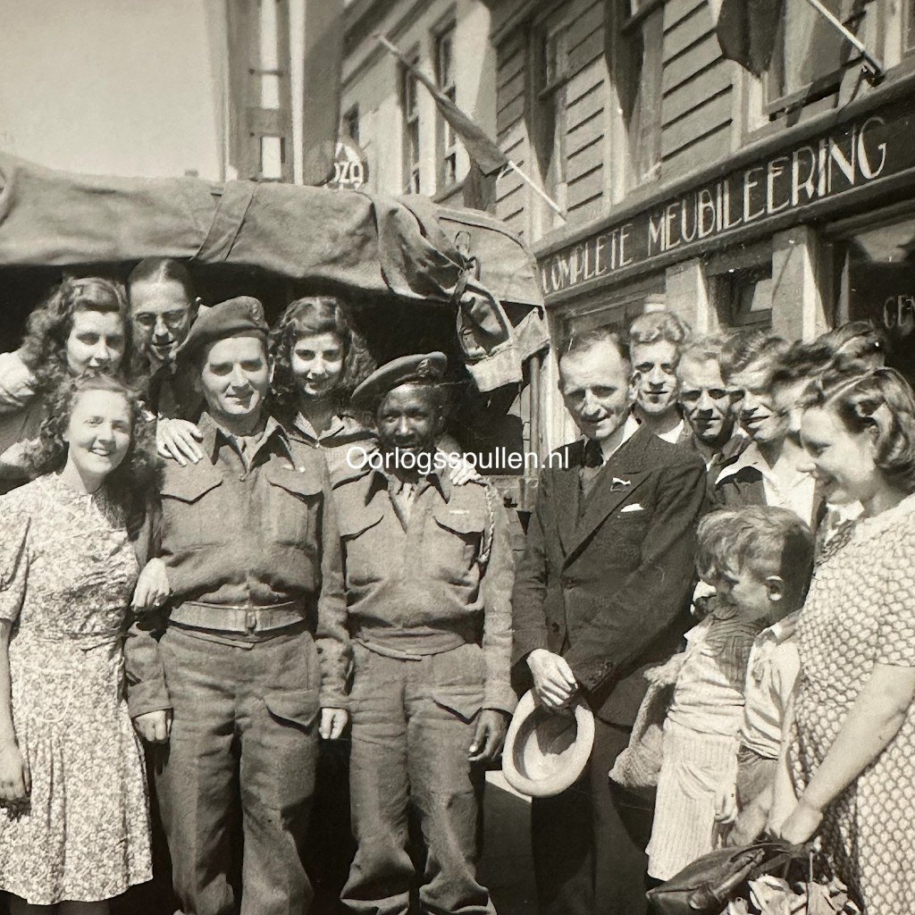 Original WWII Dutch 'Prinses Irene Brigade' liberation photo set — image 5