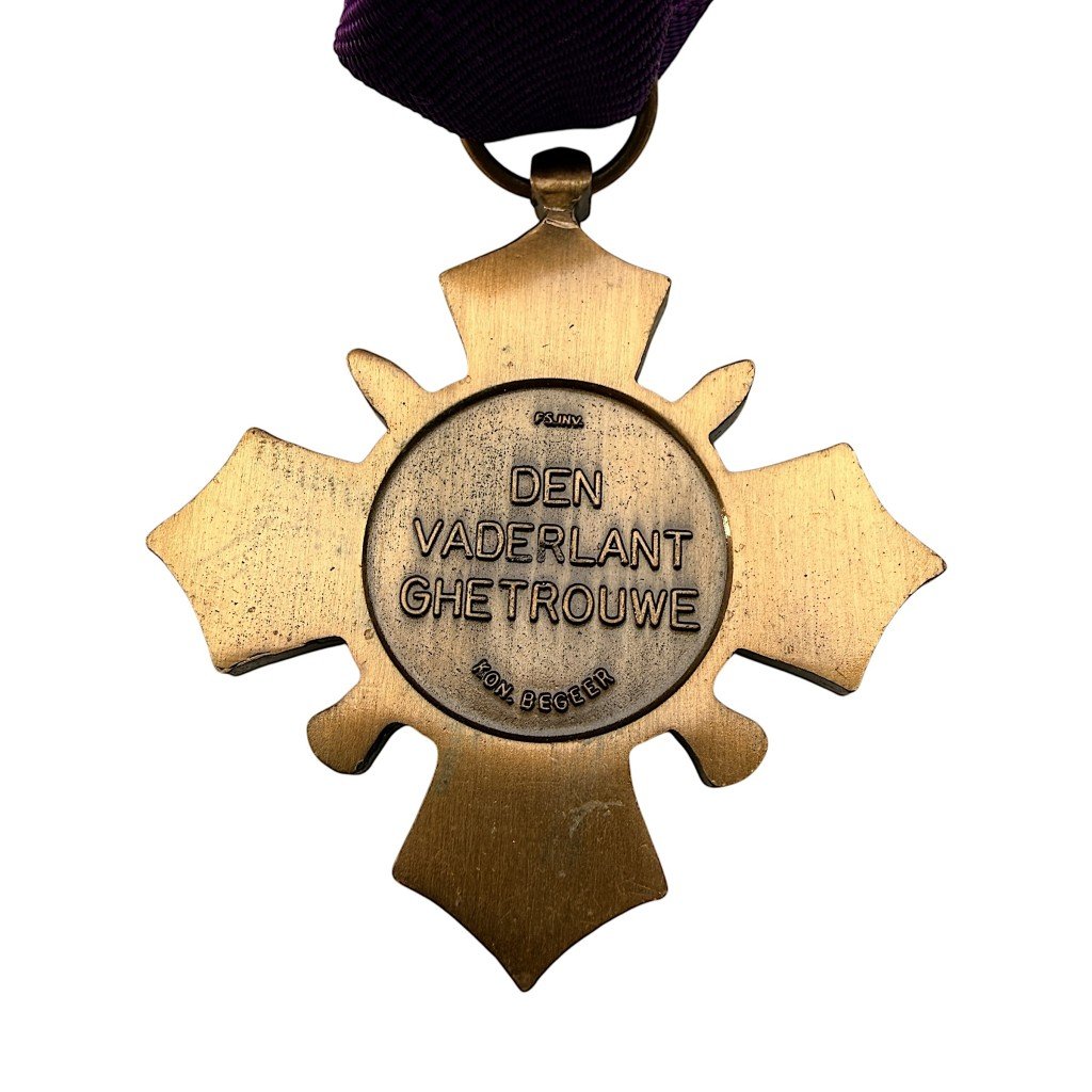 Original WWII Dutch army Mobilization War Cross — image 3