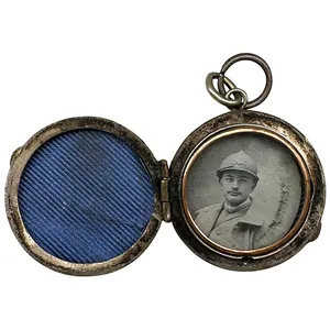 Original WW1 French army pendant with photo