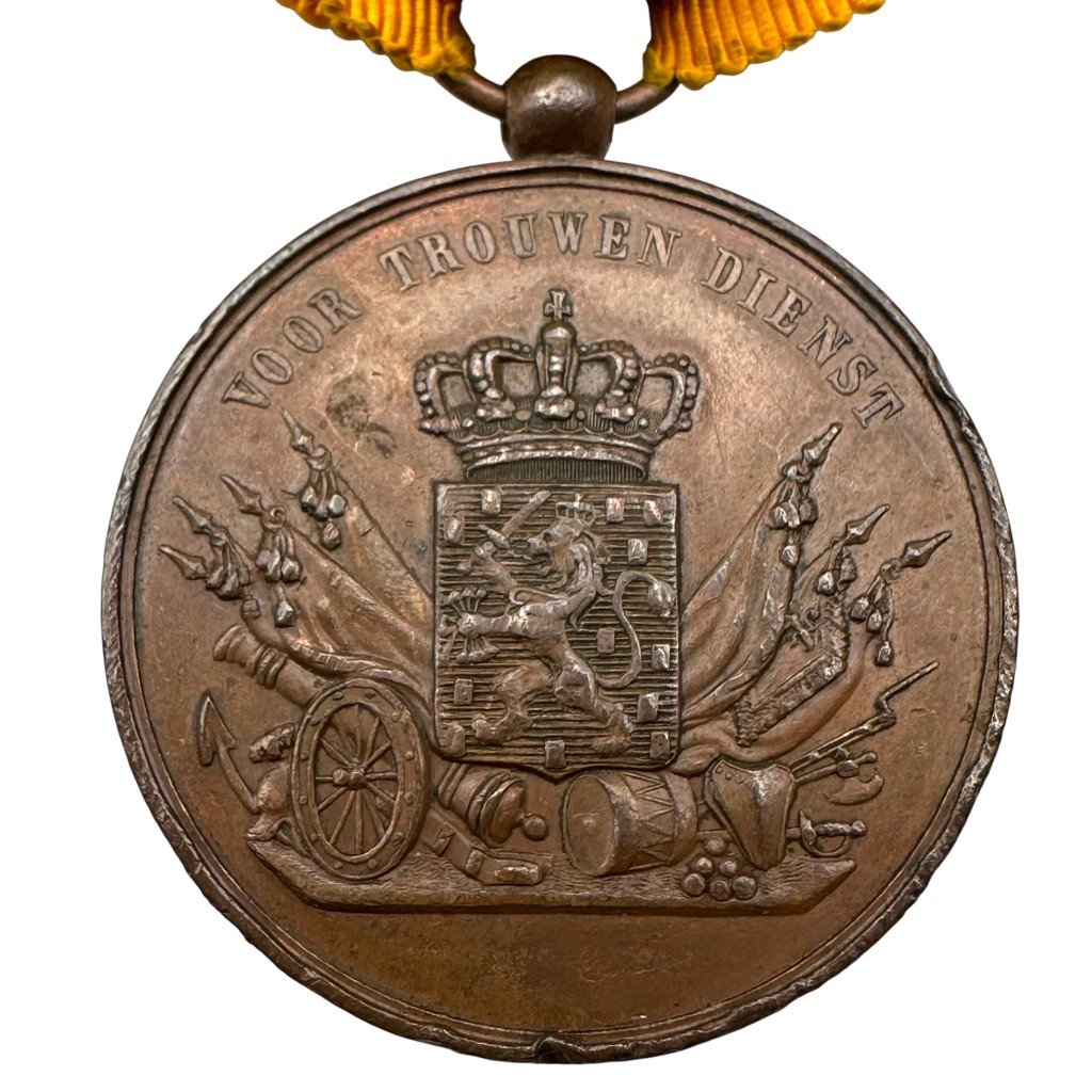 Original Pre 1940 Dutch army 'Voor trouwen dienst' medal in bronze — image 2