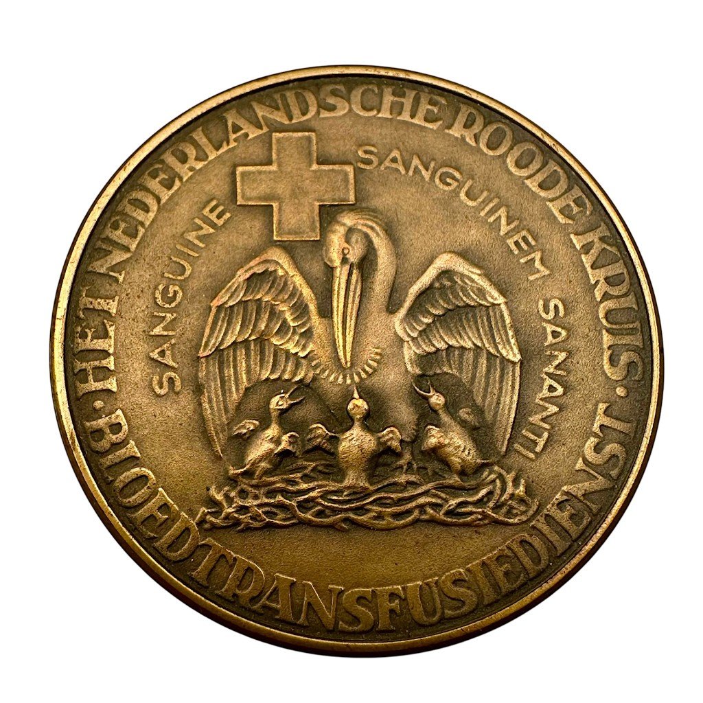 Original 1939 Dutch Red Cross medal blood transfusion — image 3