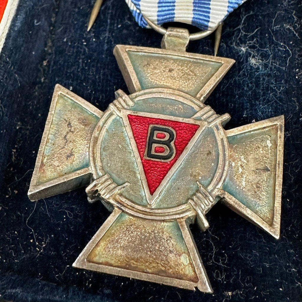 Original Belgian Political Prisoners Cross 1940–1945 medal in box — image 3