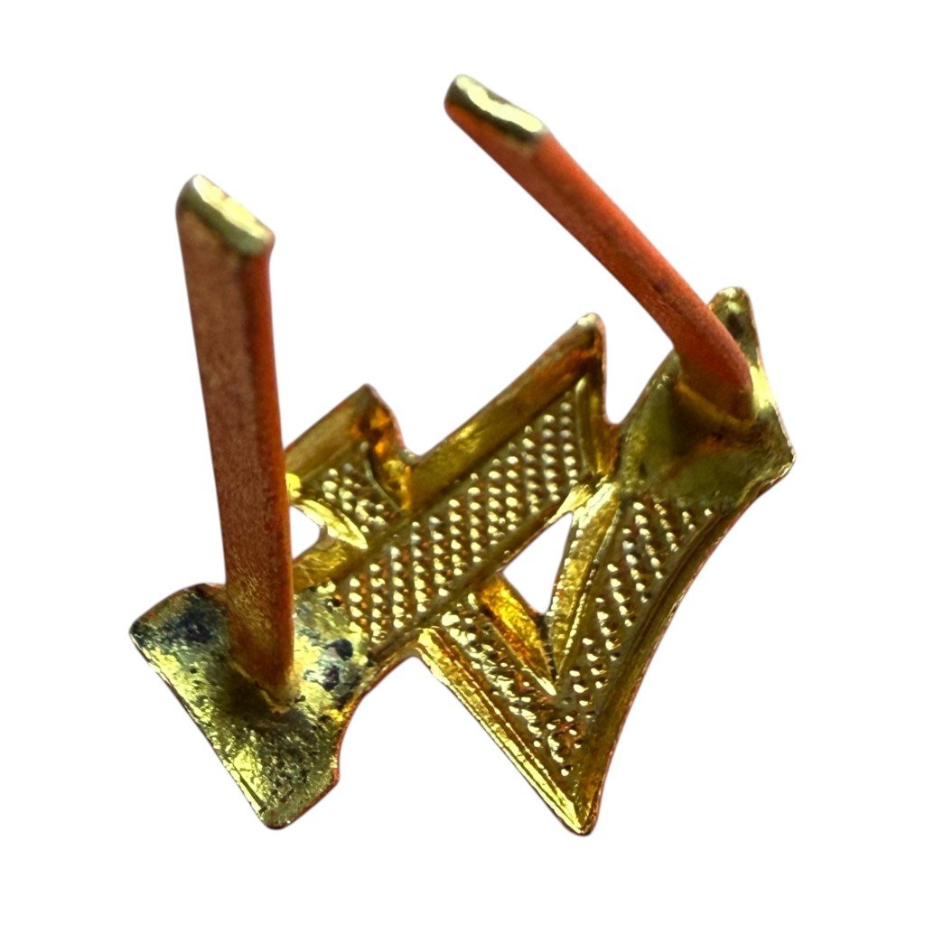 Original Pre 1940 Dutch army metal unit '4' cap insignia — image 2