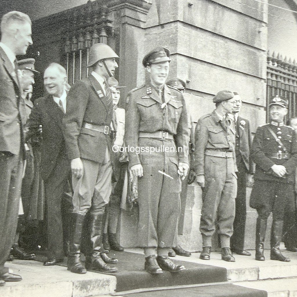 Original WWII Dutch photo album of the liberation of Utrecht — image 12