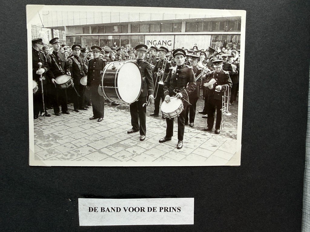 Original WWII Dutch photo album of the liberation of Utrecht — image 8