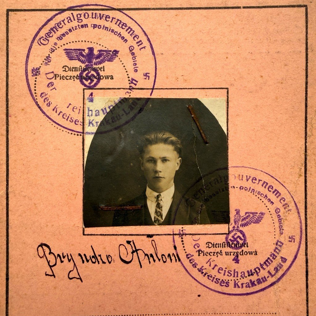 Original WWII German – Polish Grenzausweis / Grenzübertrittsausweis 1940 — image 2