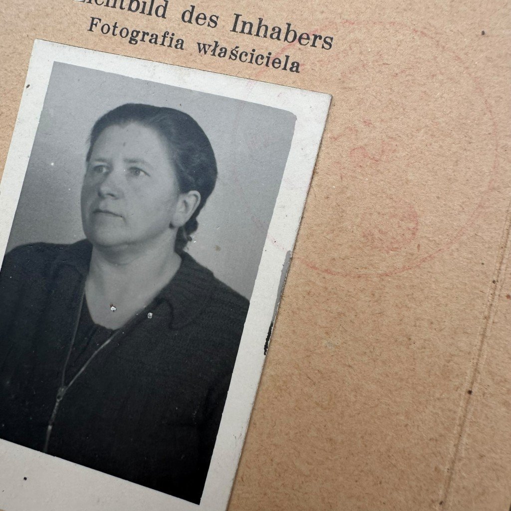 Original WWII German-Polish Ausweis Lublin 1942 — image 3